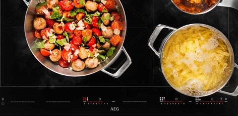 Gehaktballen met tomatensaus en pasta