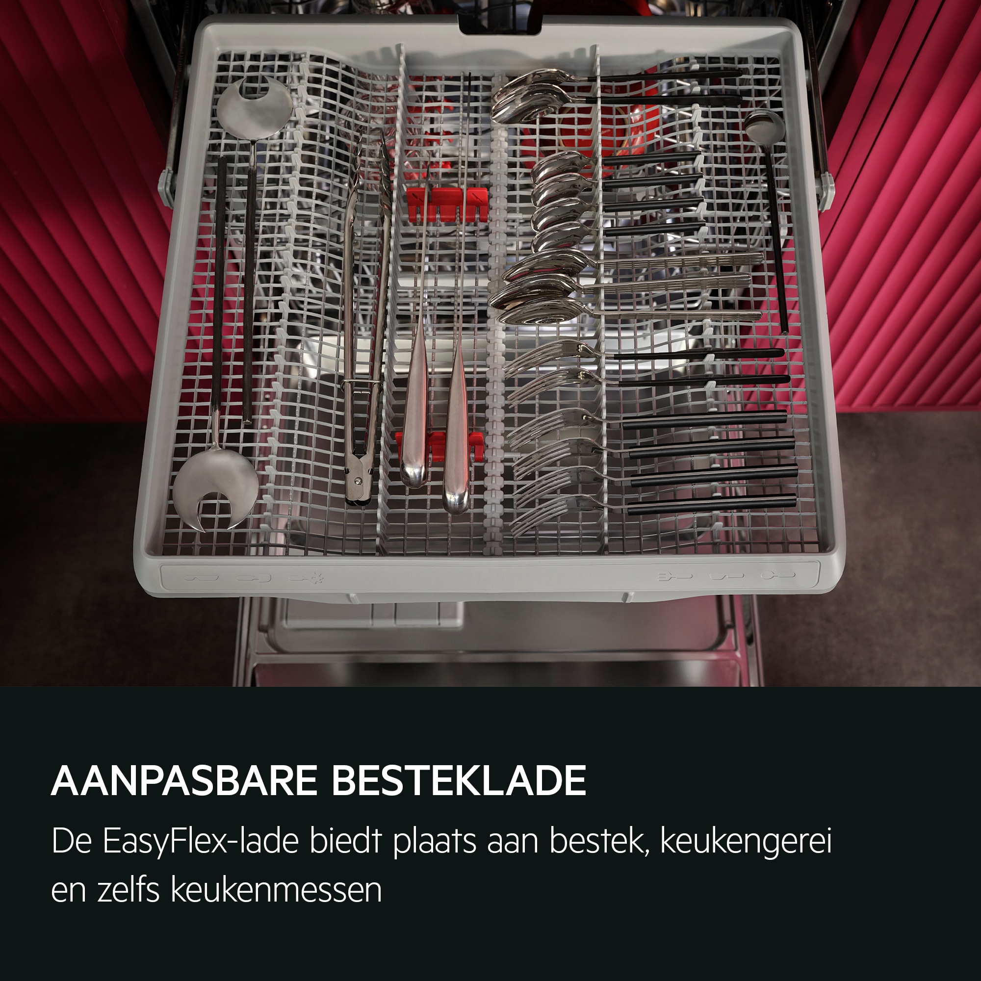 AANPASBARE BESTEKLADE De EasyFlex-lade biedt plaats aan bestek, keukengerei en zelfs keukenmessen