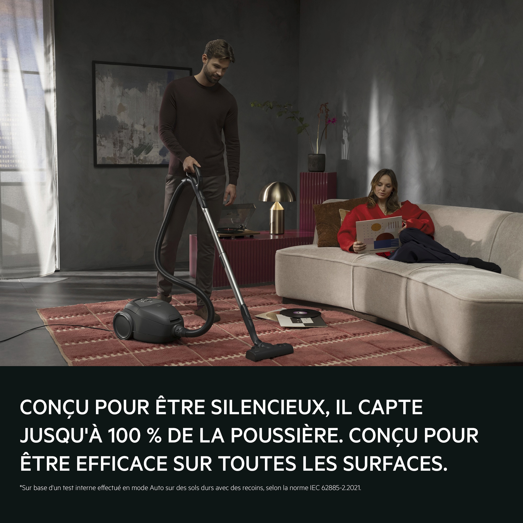 SILENT BY DESIGN WITH UP TO 100%*
DUST PICK UP. BUILT TO PERFORM ON ALL
SURFACES.
*Based on internal test at auto mode on hard floors with crevices according to IEC 62885-2 .2021