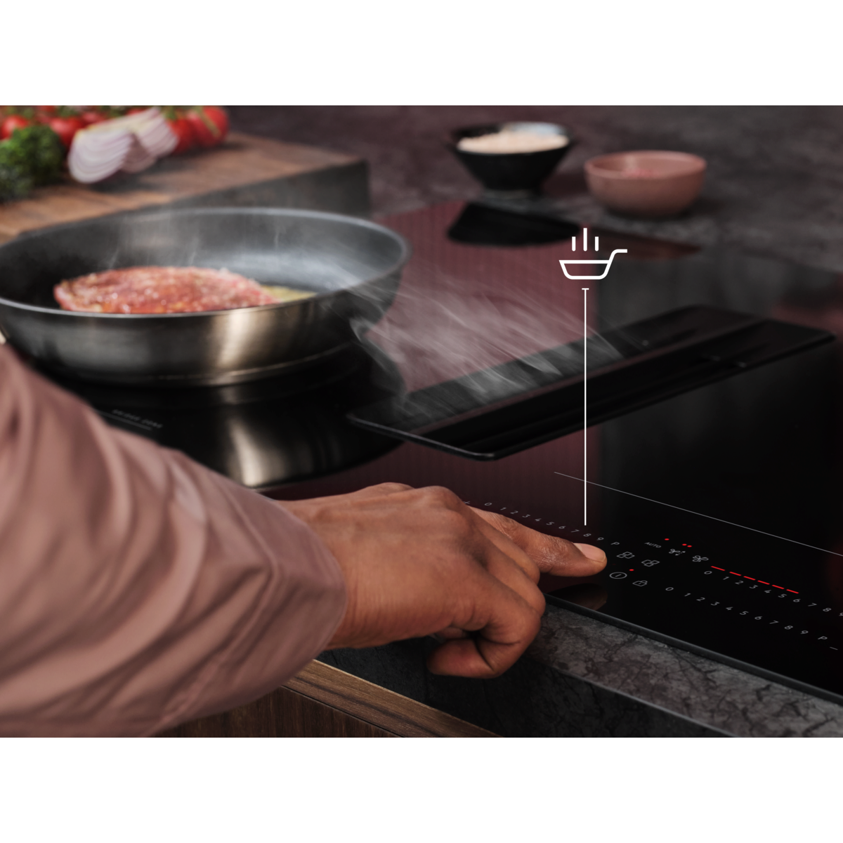 AEG - Taque avec hotte intégrée - PE7000S80
