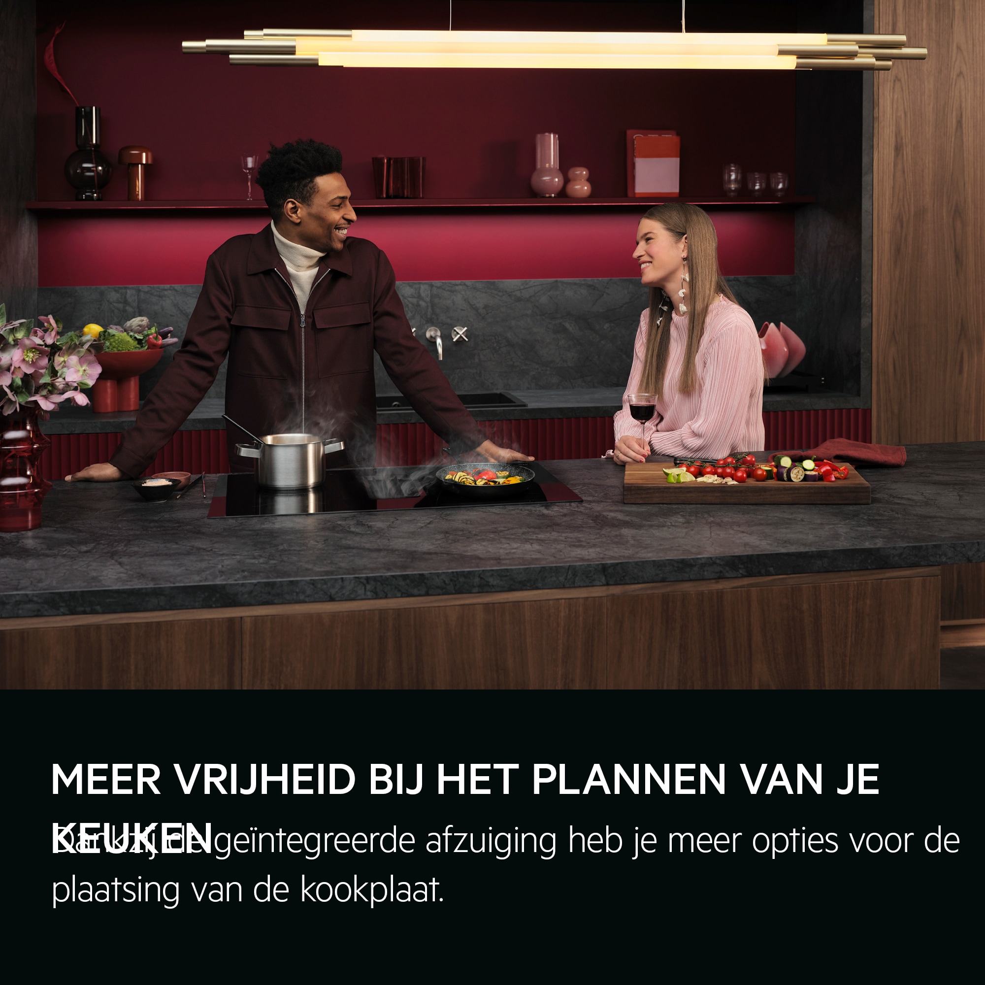 Meer vrijheid bij het plannen van je keuken Dankzij de geïntegreerde afzuiging heb je meer opties voor de plaatsing van de kookplaat.