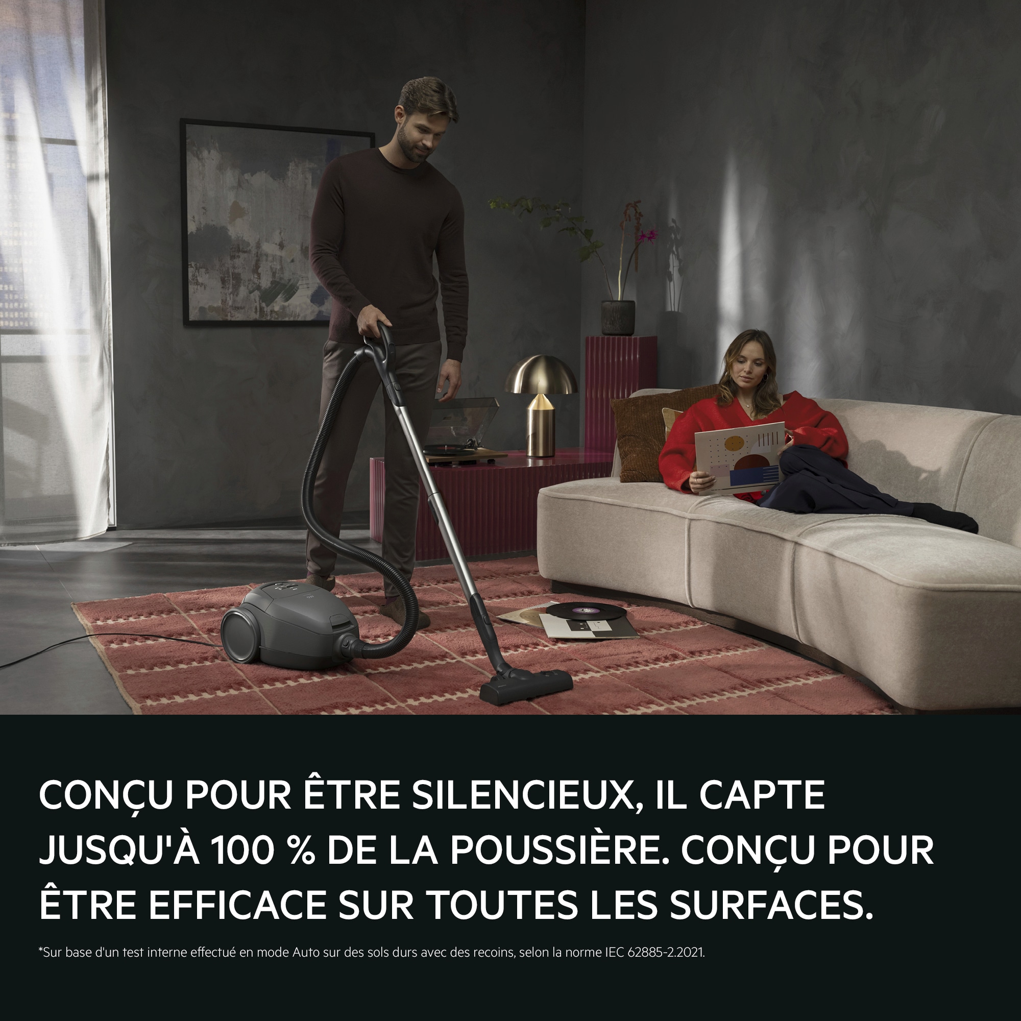 SILENT BY DESIGN WITH UP TO 100%*
DUST PICK UP. BUILT TO PERFORM ON ALL
SURFACES.
*Based on internal test at auto mode on hard floors with crevices according to IEC 62885-2 .2021