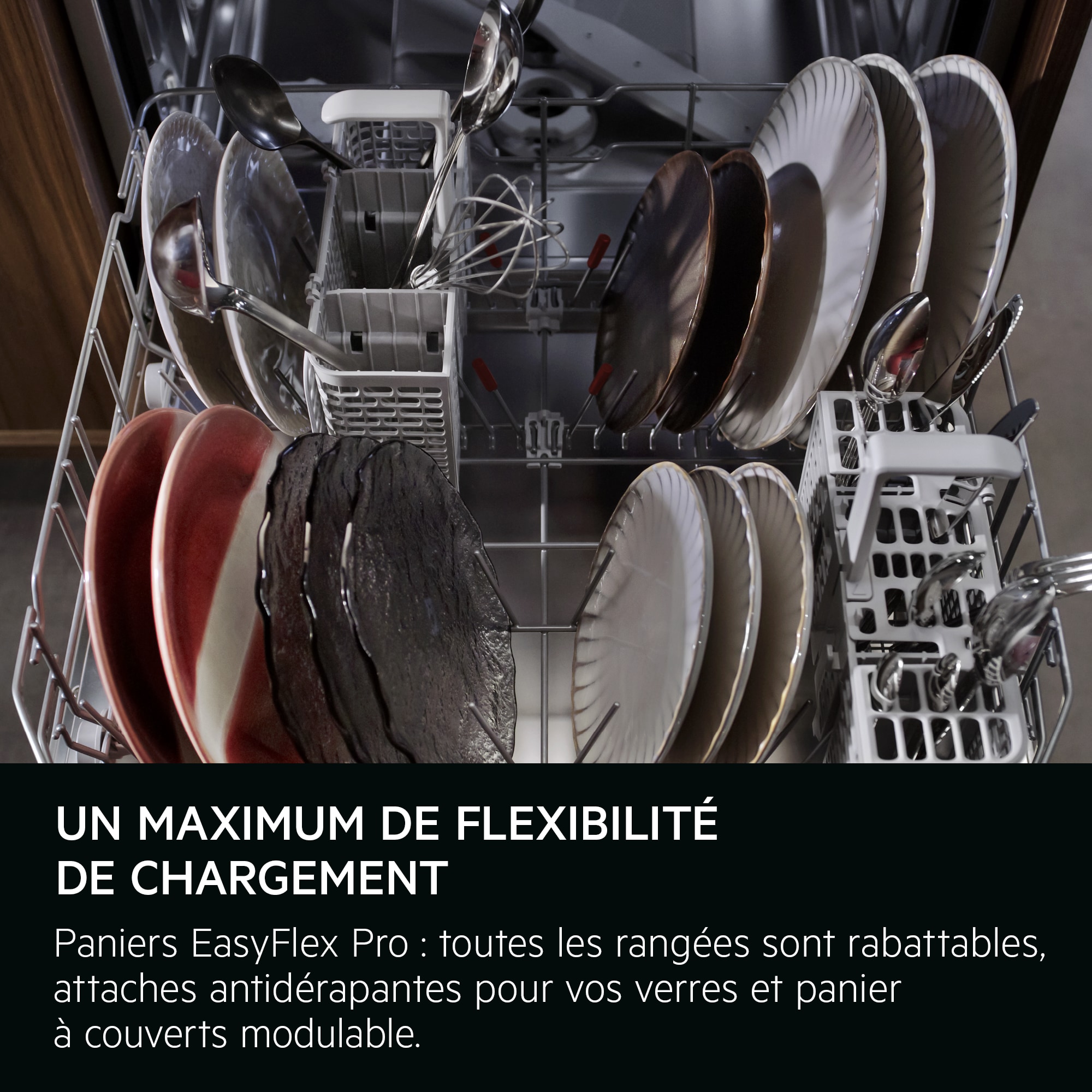 
            MAXIMALE FLEXIBILITEIT BIJ INLADEN
           
            
            EasyFlex Pro-korven: alle rijen zijn neerklapbaar, glazen blijven stevig op hun plek dankzij de antislip en de bestekmand is deelbaar.
          
          