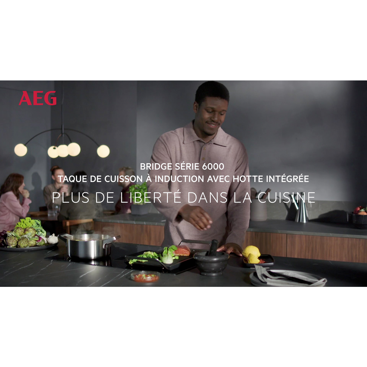 AEG - Taque avec hotte intégrée - NCH74B01CB