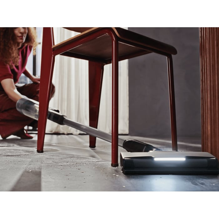 Power in every stroke. Up to 99%* dust pick-up hard flat floors. Disclaimer: Based on internal test on hard floors using Boost mode according to IEC 62885-4 standard. 