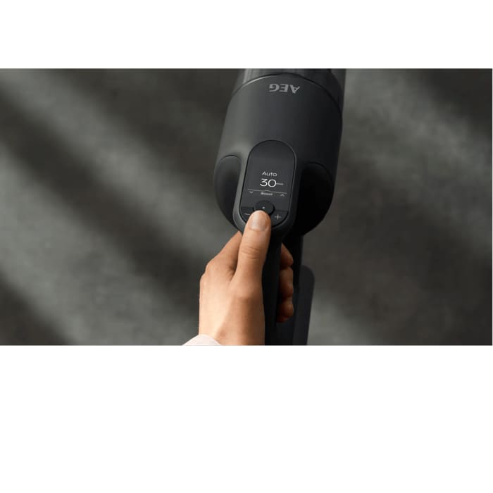 The AEG 9000 cordless cleaner shows key information on LCD display