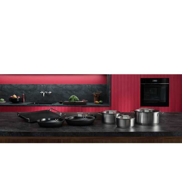 Adaptable all-hob cooking with high-performance durability.