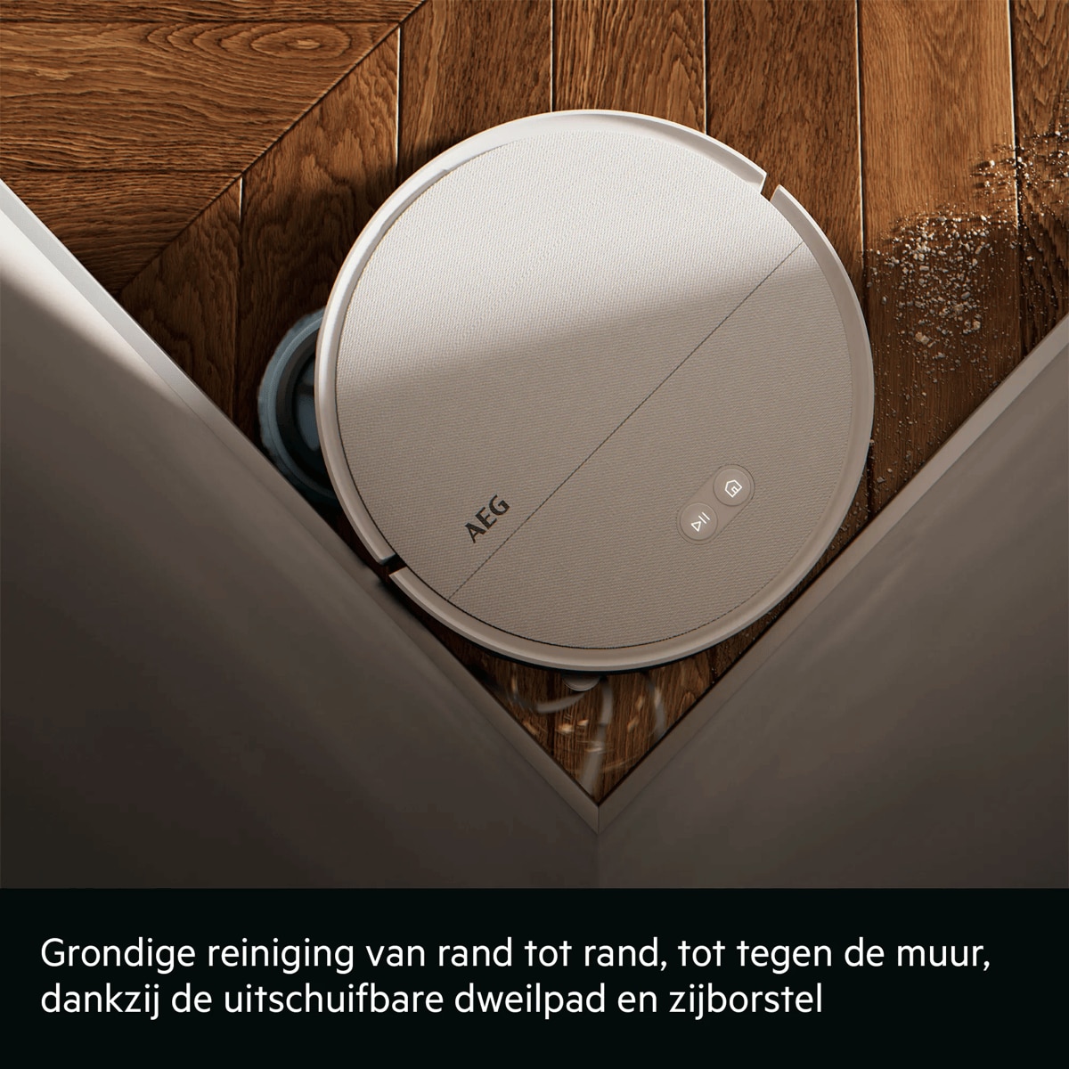 Grondige reiniging van rand tot rand, zonder kieren langs de muren, dankzij de uitschuifbare dweilpad en zijborstel