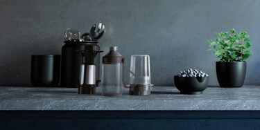 accessoires de mixeur sur le plan de travail