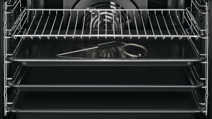 AEG oven met inhoud van 70+ liter