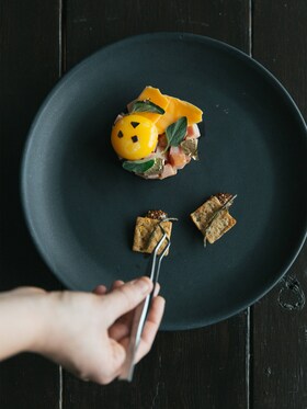 Une assiette gastronomique parfaitement dressée