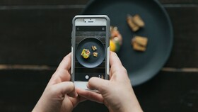 Un chef immortalise une assiette parfaitement dressée