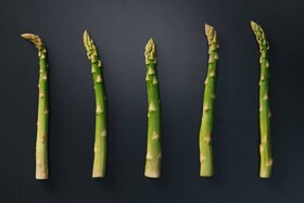 Une rangée d’asperges