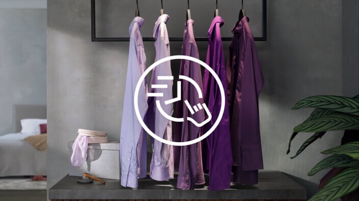 Icoontje 30-cyclus en paarse kleren op hangers