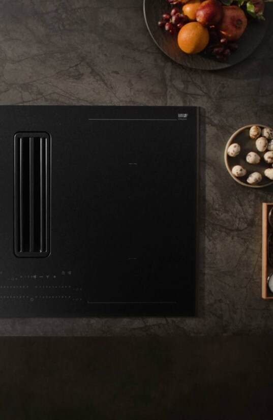 Une taque à induction SaphirMatt® d'AEG
