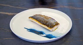 Perfect gegaarde zeebaars van AEG chef Filip Claeys