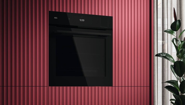 Four AEG dans une cuisine.